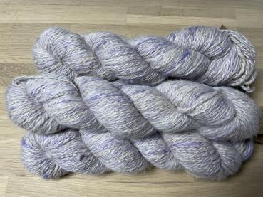 Alpaka Wolle - weiss mit flieder