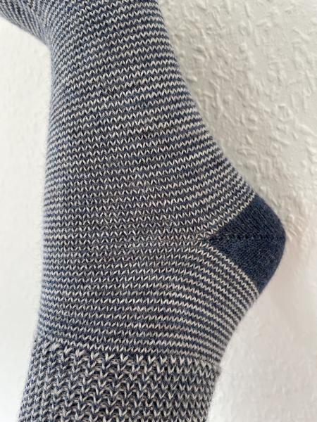 Baby Alpaka Wollsocke - Jeansblau/feine Streifen