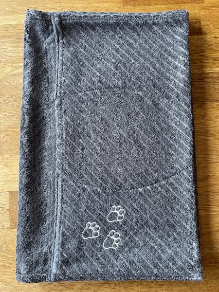 Tierpflegetuch mit Bambusfaser - Motiv "Tierpfoten" grau